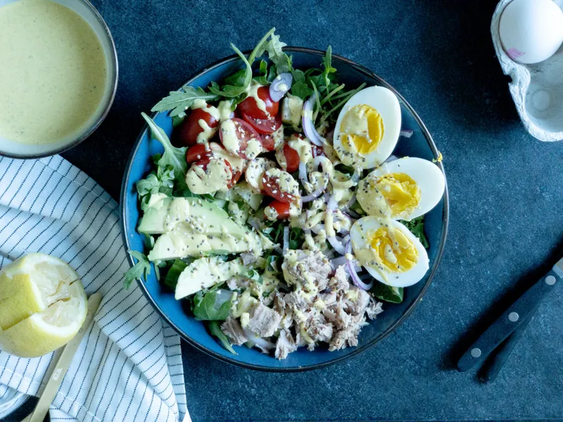 Stor og lækker tunsalat med karry - Ketoliv