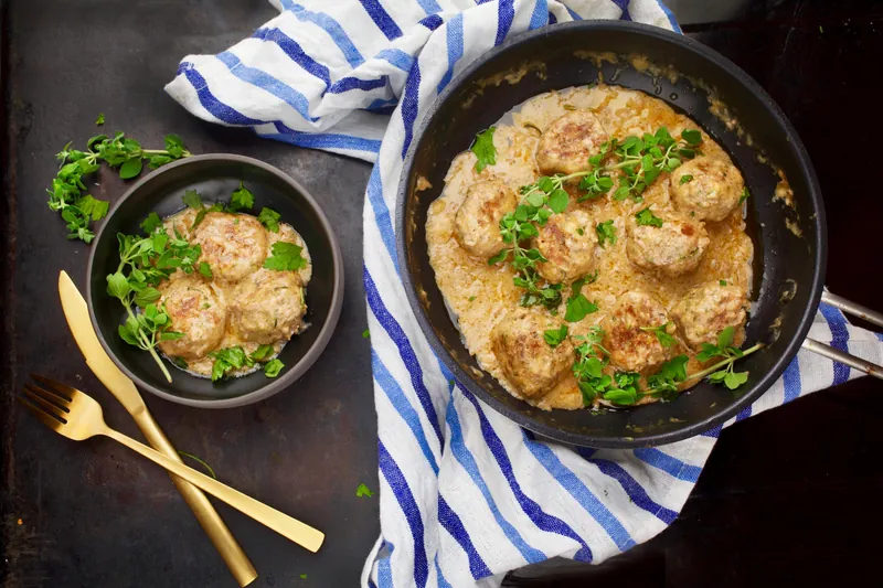 Svenske kødboller med blomkålsmos - Ketoliv