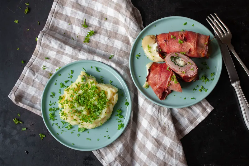 Svinemørbrad med bacon og blomkålsmos - Ketoliv