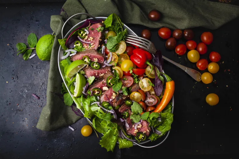 Thai salat med tykstegsbøf - Ketoliv
