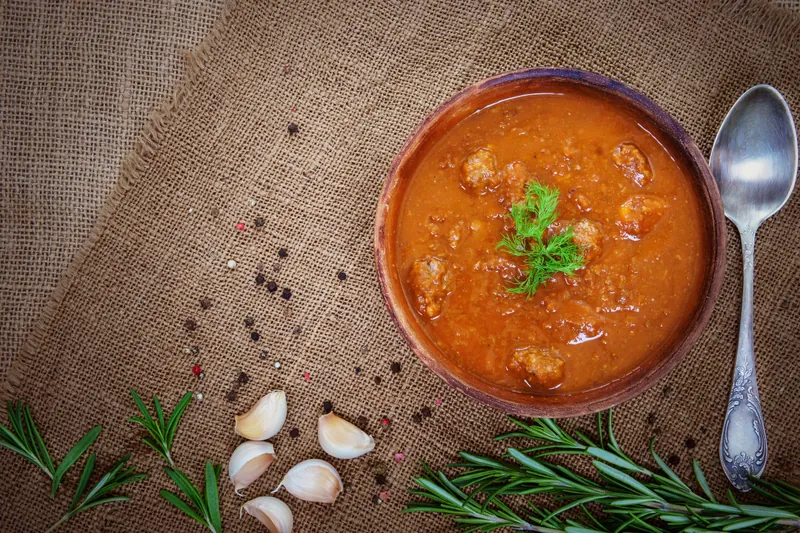 Tomatsuppe med kødboller - Ketoliv