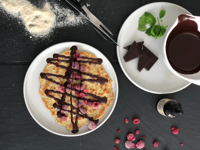 Tynde dessertpandekager af kokosfibermel - Ketoliv