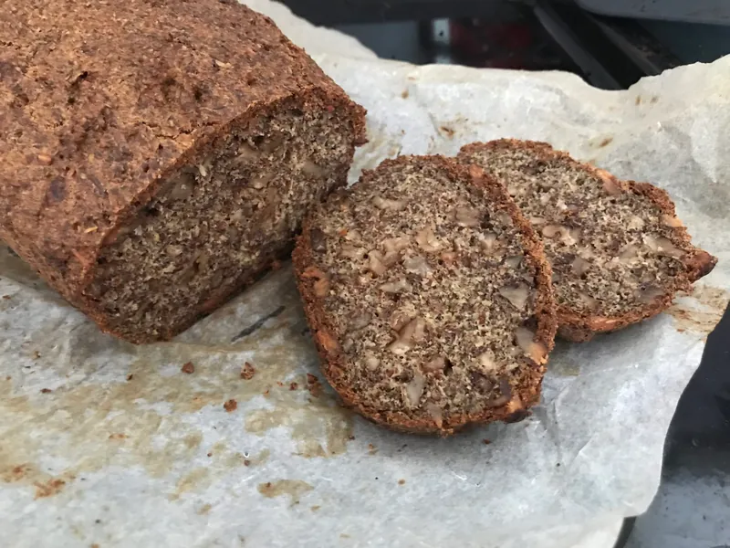 Valnødderugbrød, en god variation af Keto rugbrød - Ketoliv