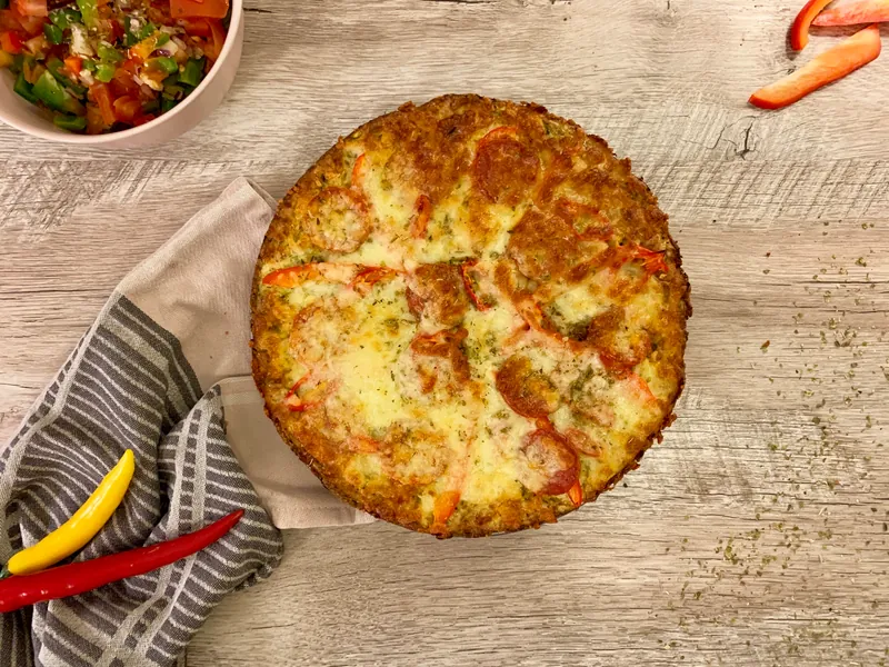 Zucchini pizza med ratatouille salat - Ketoliv